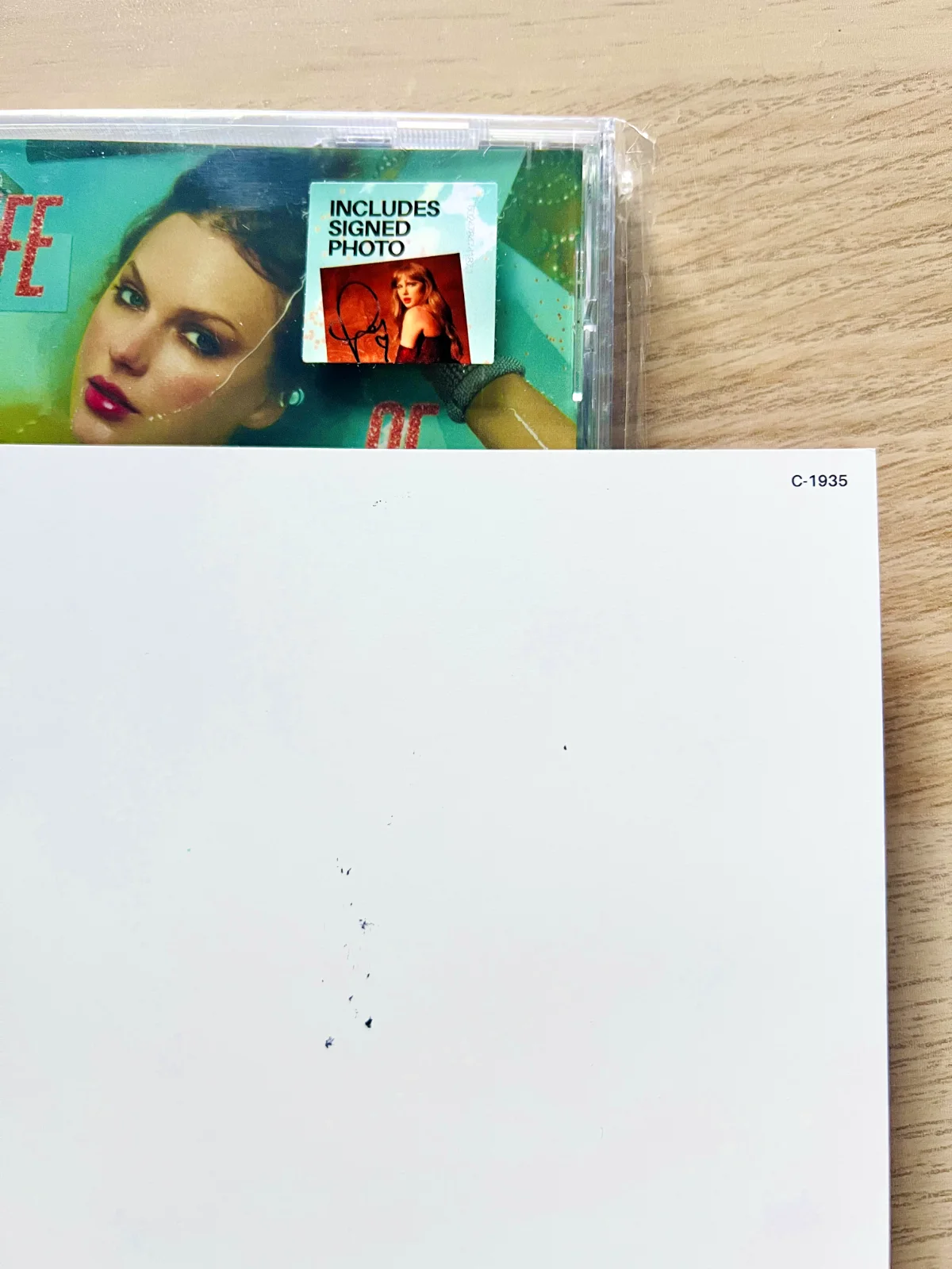 🔥 *RARE* LONG SIGNATURE Taylor Swift The Life of a Showgirl CD Signed Photo 3, изображение 3