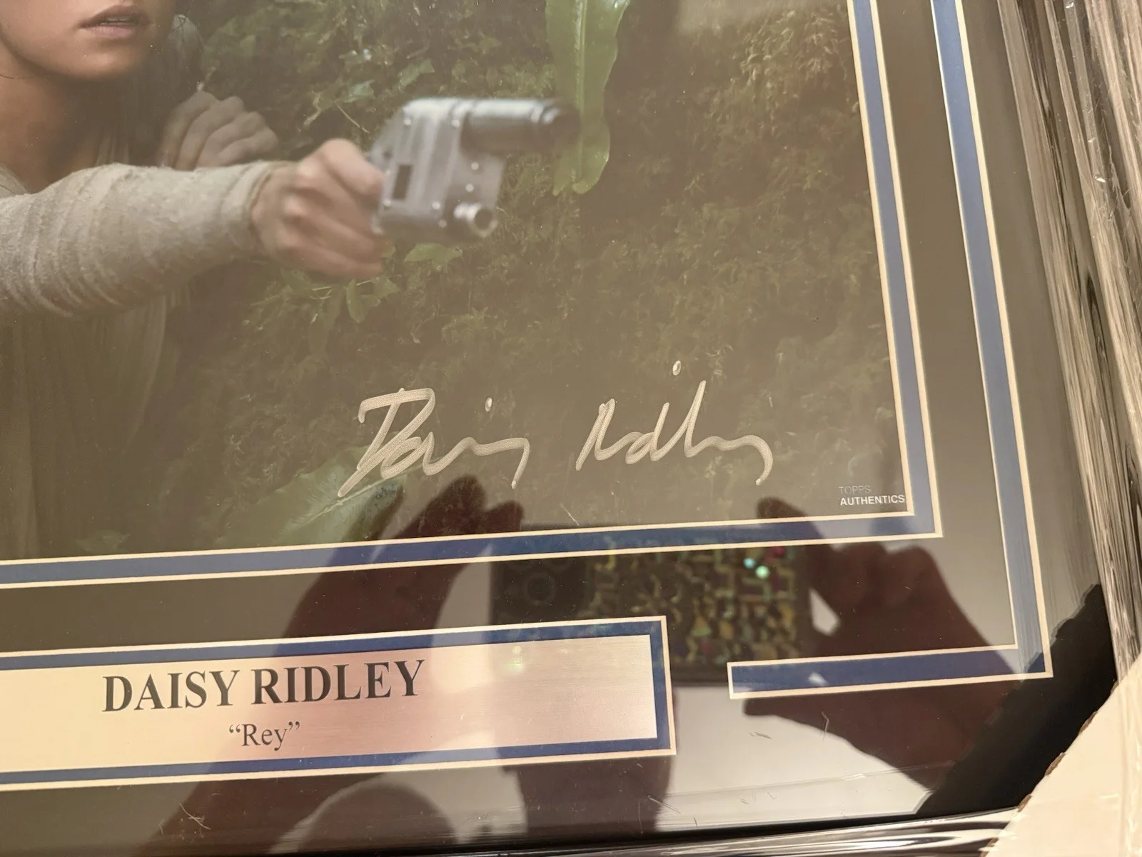 Daisy Ridley — Daisy Ridley Signed Star Wars 11x14 Photo FRAMED Rey Beckett BAS Witnessed, image 4