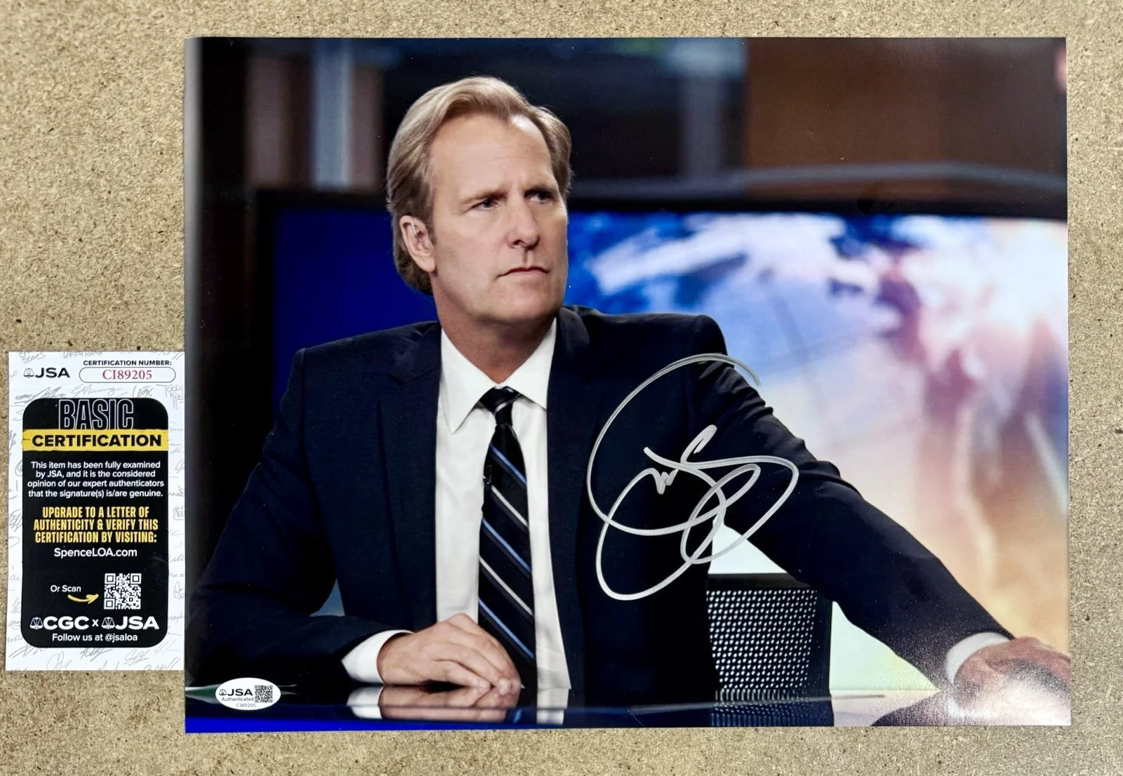 Jeff Daniels — Jeff Daniels Signed HBO The Newsroom Will McAvoy 11X14 Photo With JSA COA