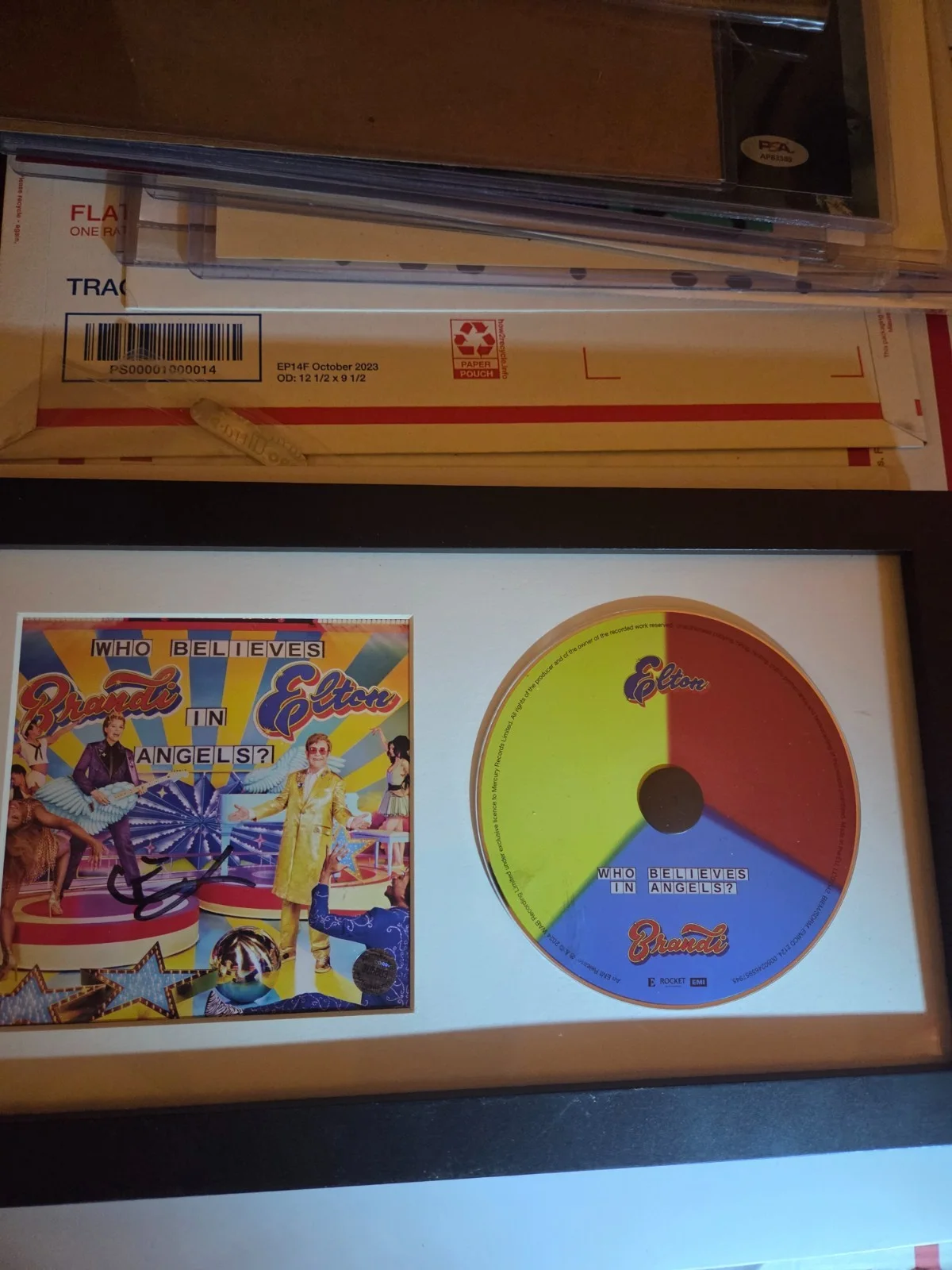ELTON JOHN signed FRAMED CD case w/ cd "WHO BELIEVES IN ANGELS" coa hologram, изображение 2