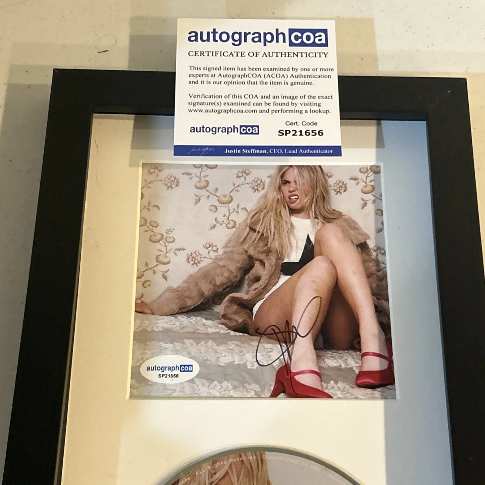 RENEE RAPP SIGNED AUTOGRAPH FRAMED CD DISPLAY ACOA BITE ME, image 4