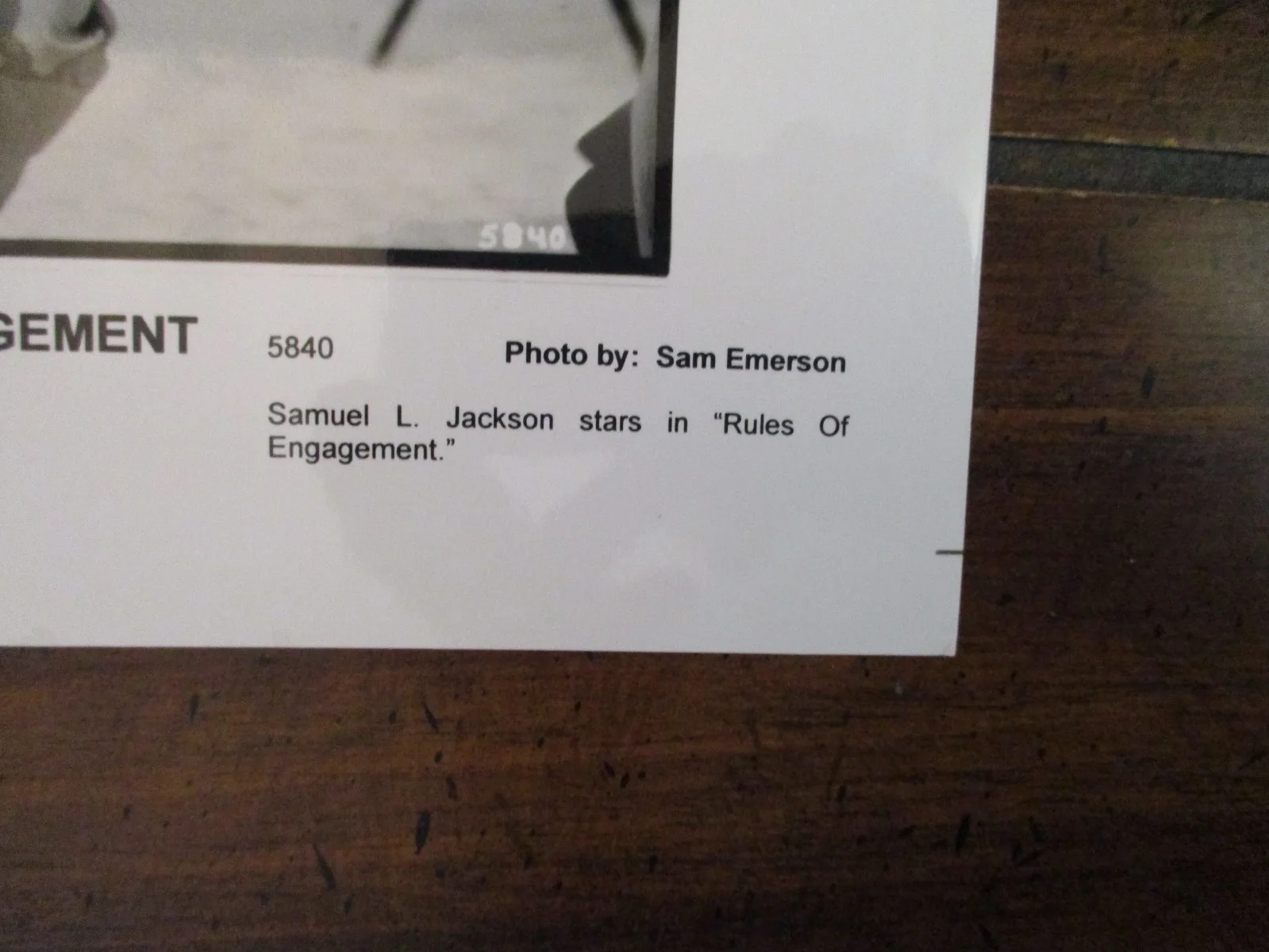 Samuel L. Jackson(RULES OF ENGAGEMENT)2000 8 x 10 Glossy Black/White Press Photo, image 2
