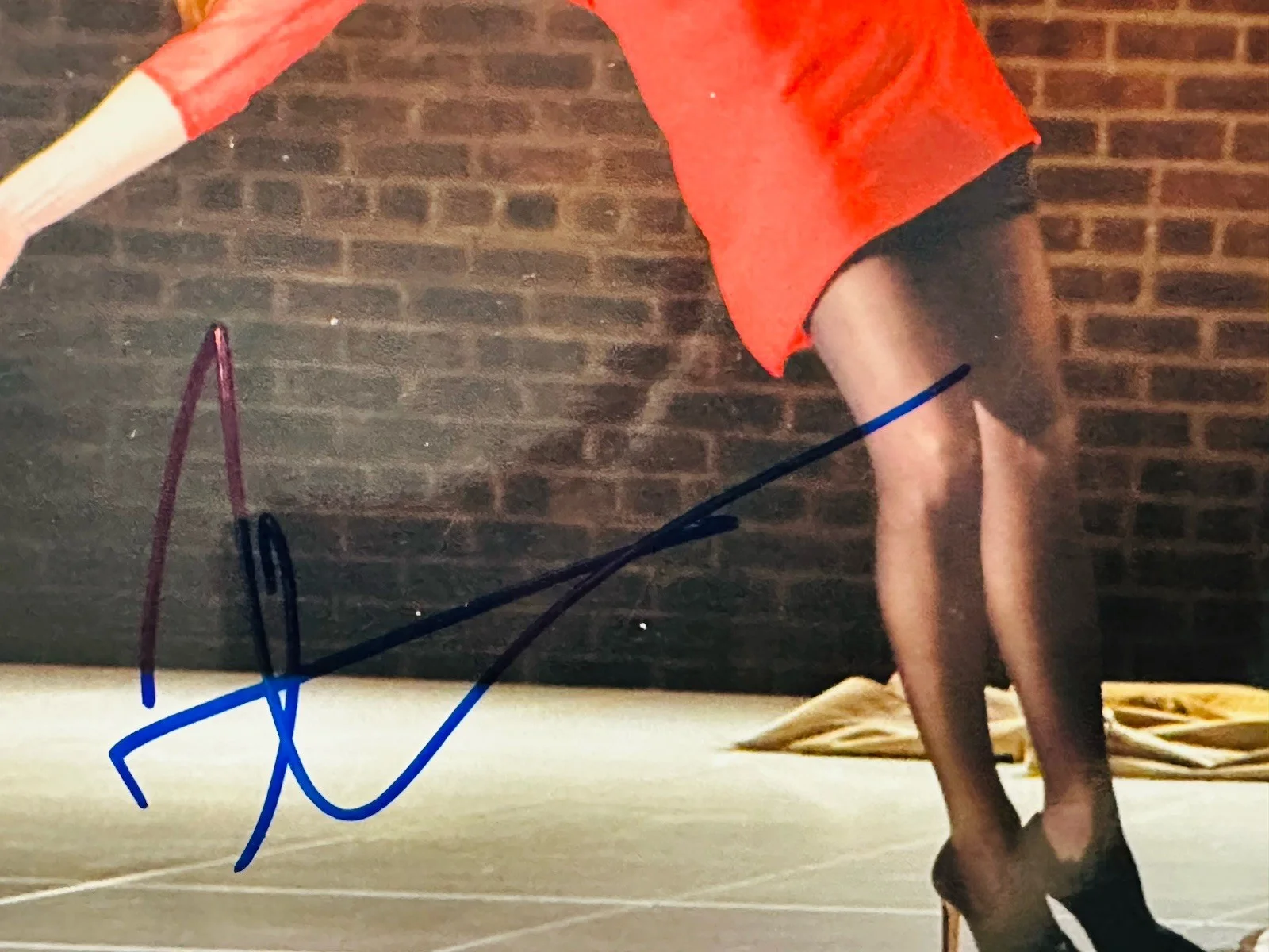 Isabelle Hippert, Justice Smith — Isabelle Huppert & Justice Smith signed 8x10 photo. Proof. Now You See Me, изображение 2