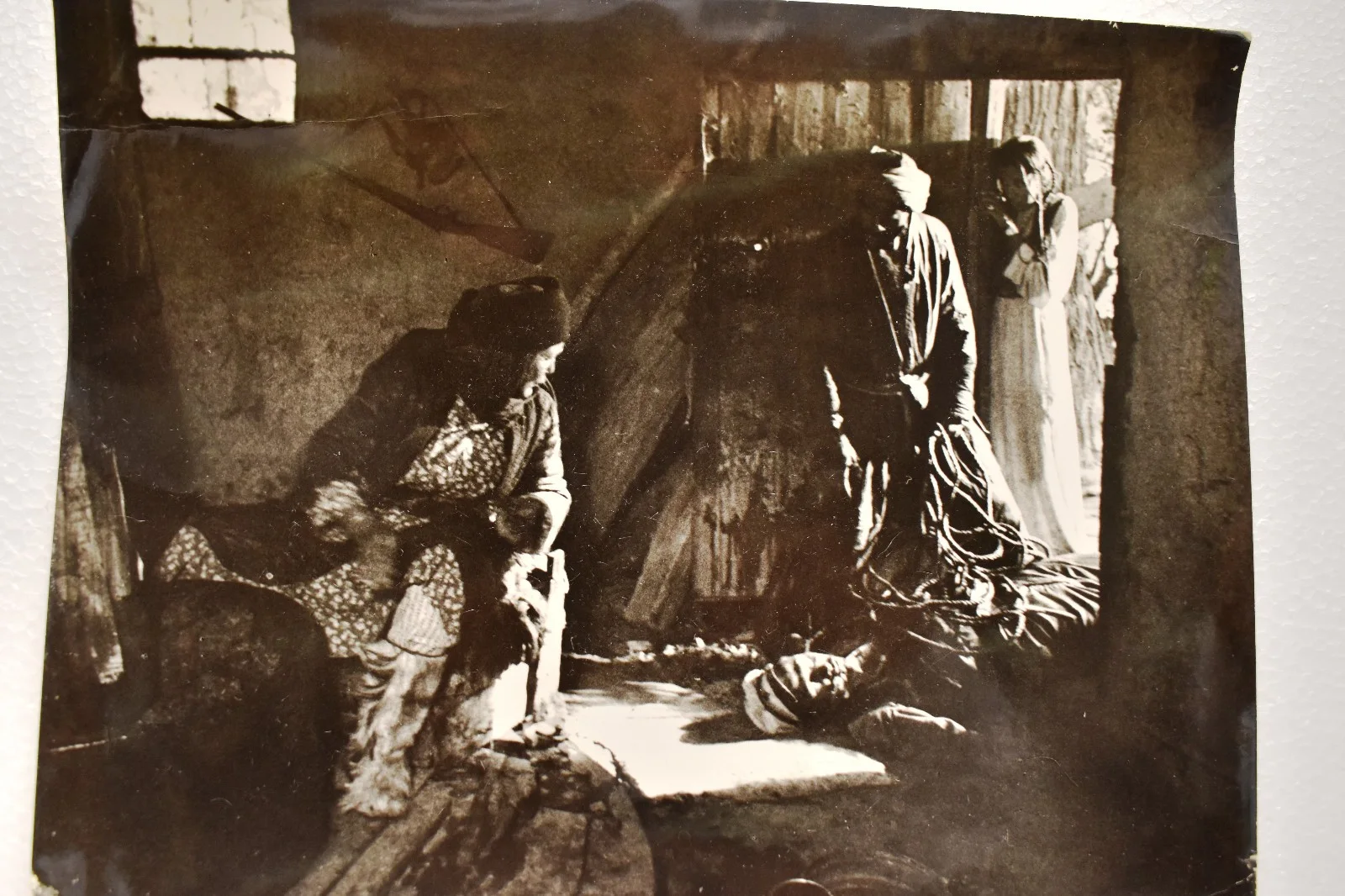 Vintage Soviet Lobby Card The Seventh Bullet 1973 Uzbekfilm USSR Interior Scene, изображение 3