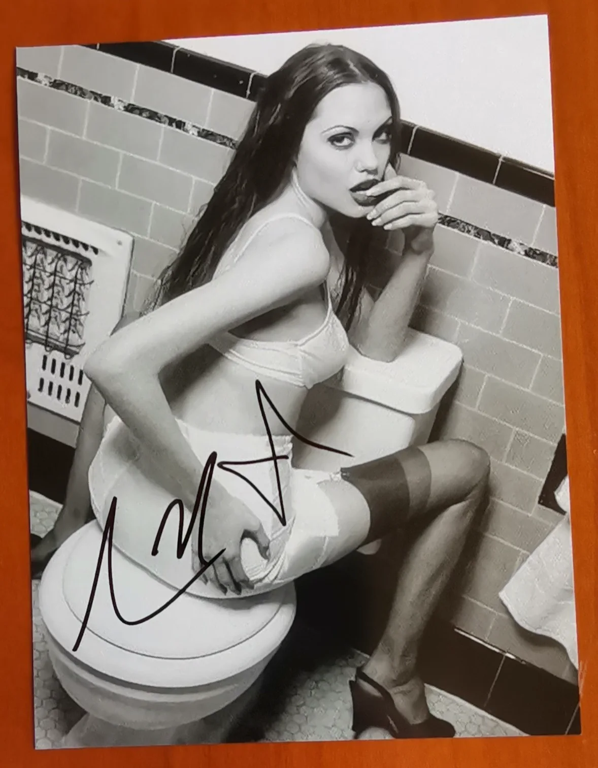 Angelina Jolie — Angelina Jolie, Tomb Raider, Signed Autographed 8x6 Photo