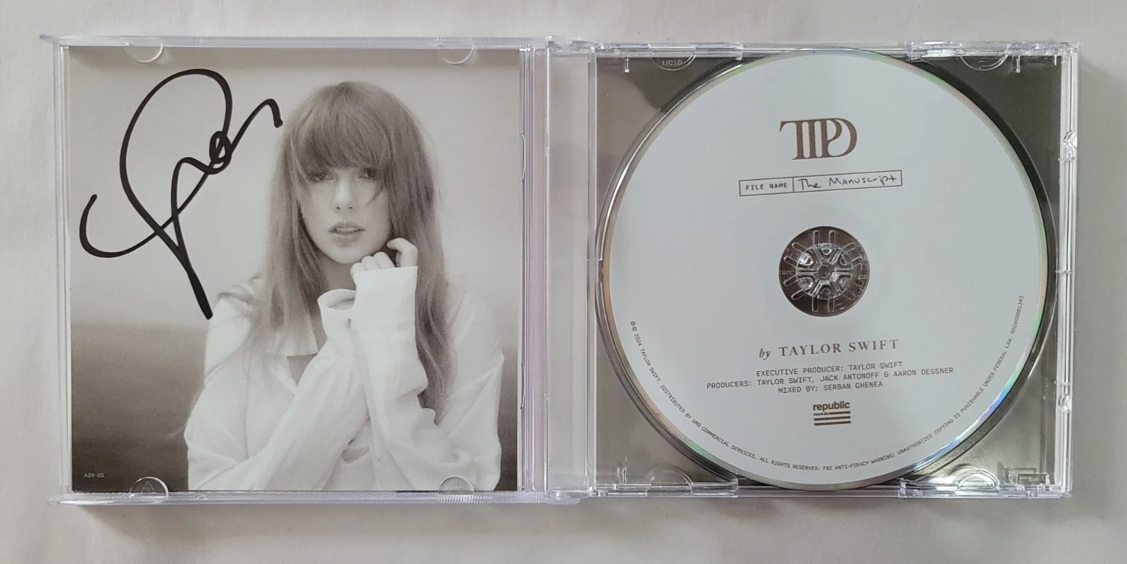 Taylor Swift The Tortured Poets Department TTPD SIGNED CD Clean SIGNATURE, изображение 2