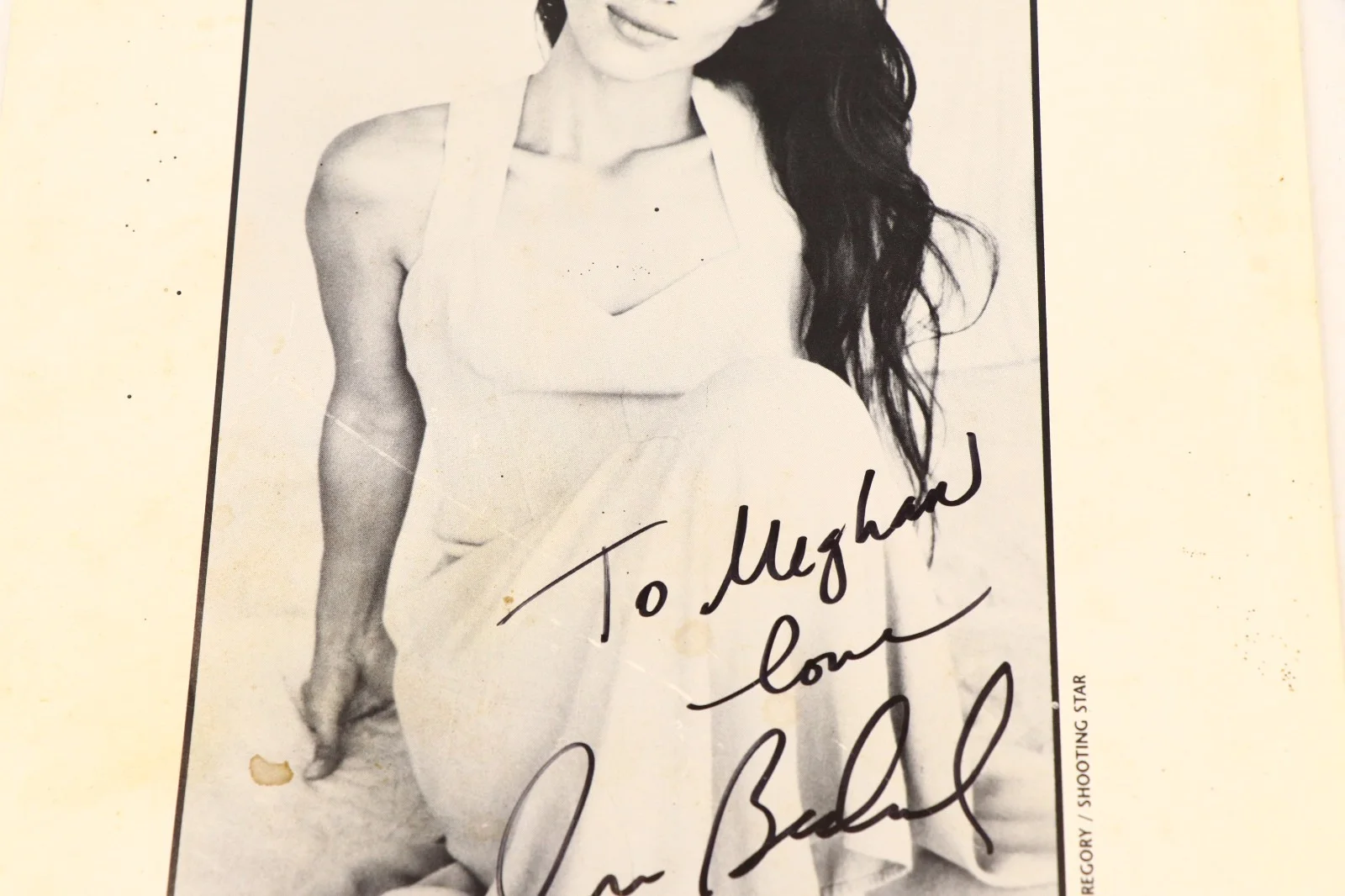 Irene Bedard Signed Autographed Headshot Photo Pocahontas 8x10 B&W Live Ink, изображение 3