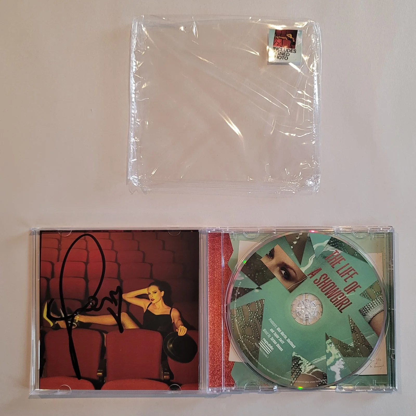 Loopy Heart Taylor Swift The Life Of A Showgirl Signed CD #4 Long Signature Rare, изображение 3