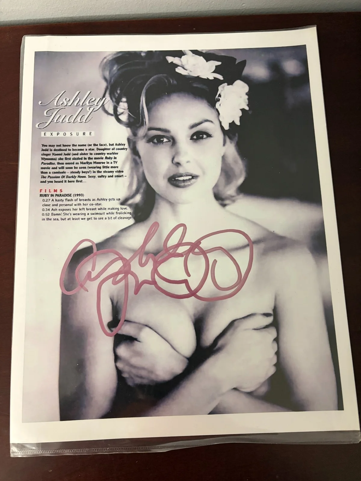 Ashley Judd — Ashley Judd Hand Signed 11 x 8 1/2" Photo PSA/ DNA Auto Autographed Kentucky COA, image 2