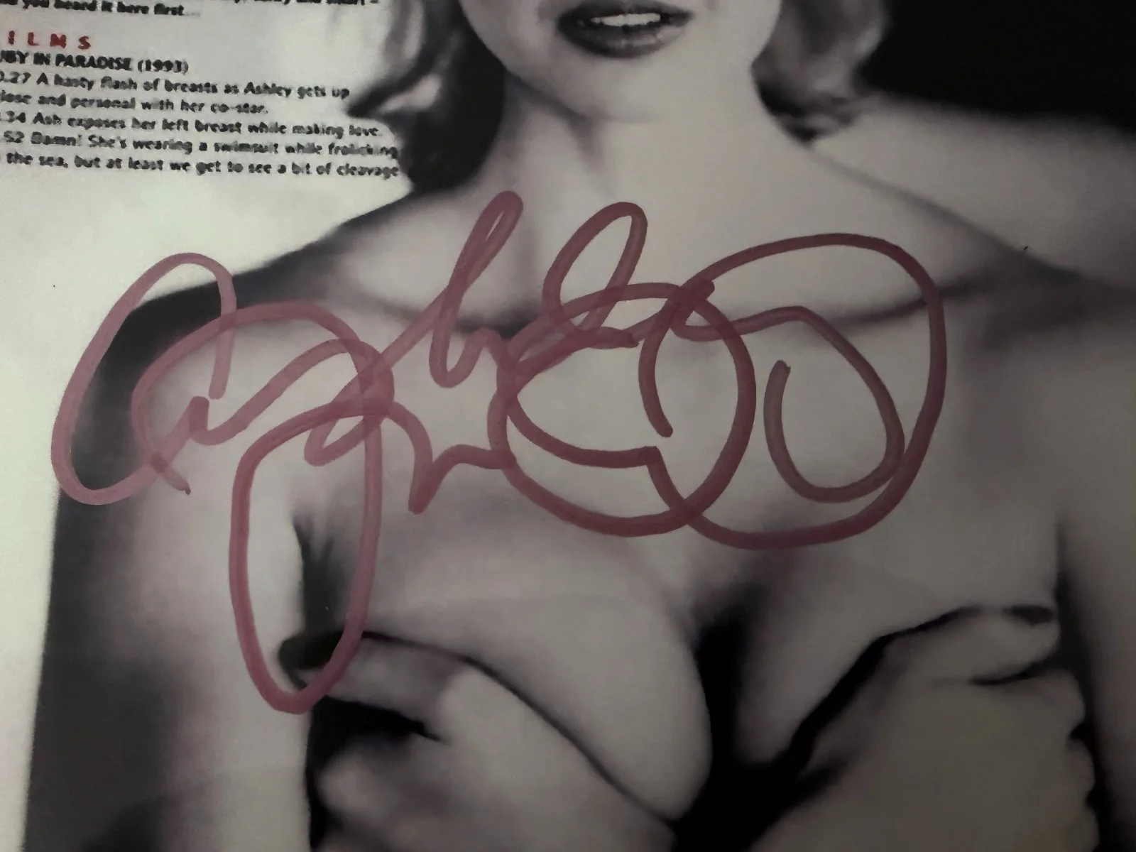 Ashley Judd — Ashley Judd Hand Signed 11 x 8 1/2" Photo PSA/ DNA Auto Autographed Kentucky COA, image 3