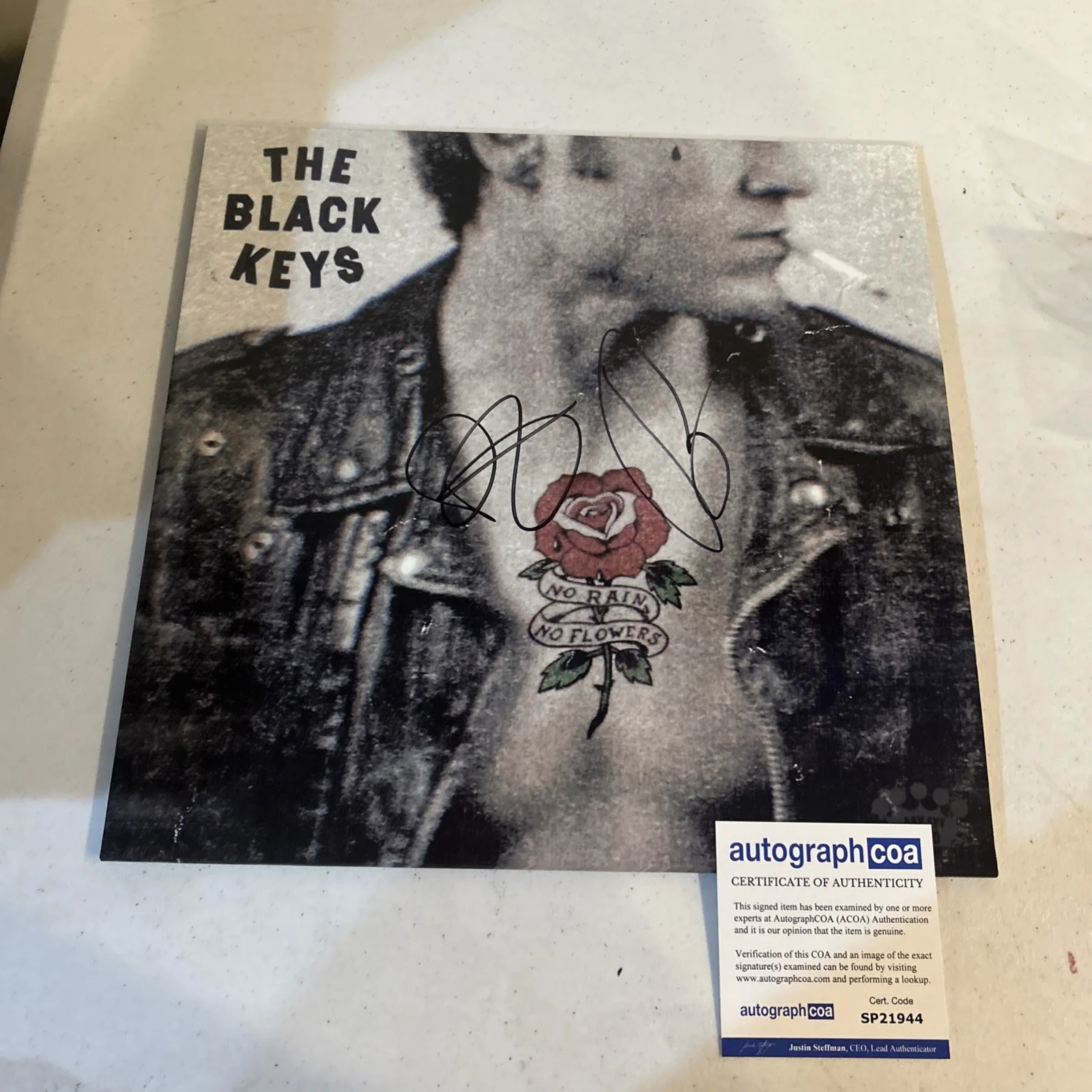 THE BLACK KEYS SIGNED AUTOGRAPH VINYL ACOA NO RAIN NO FLOWERS RECORD LP, image 2