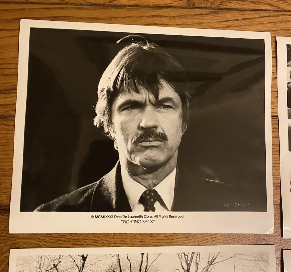 FIGHTING BACK - ORIGINAL SET OF STILLS - B/ W 8 X 10 Inches - Rare Press Photos, изображение 2