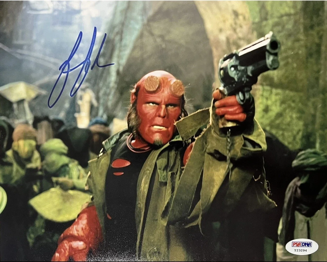 Ron Perlman — Ron Perlman signed photo with PSA COA Hellboy Sons of Anarchy Aliens Autograph