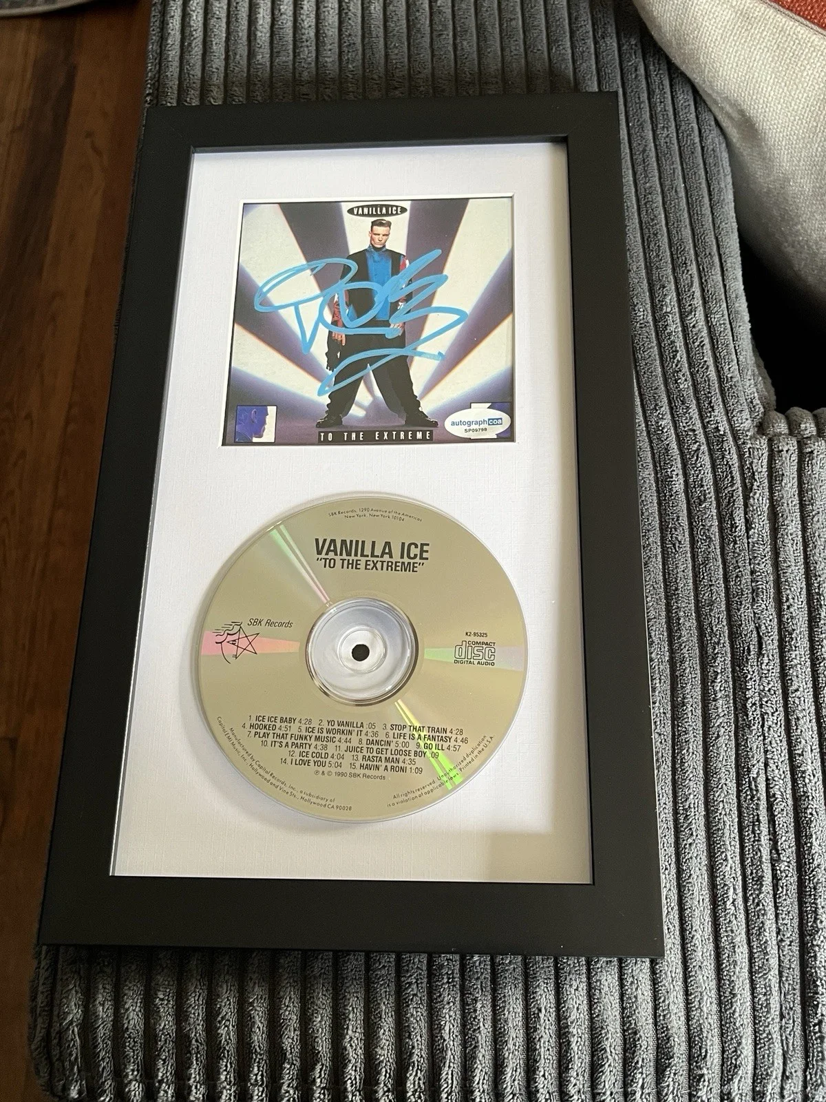 VANILLA ICE FRAMED DISPLAY Autographed Signed To the Extreme CD & BOOKLET ACOA, image 2