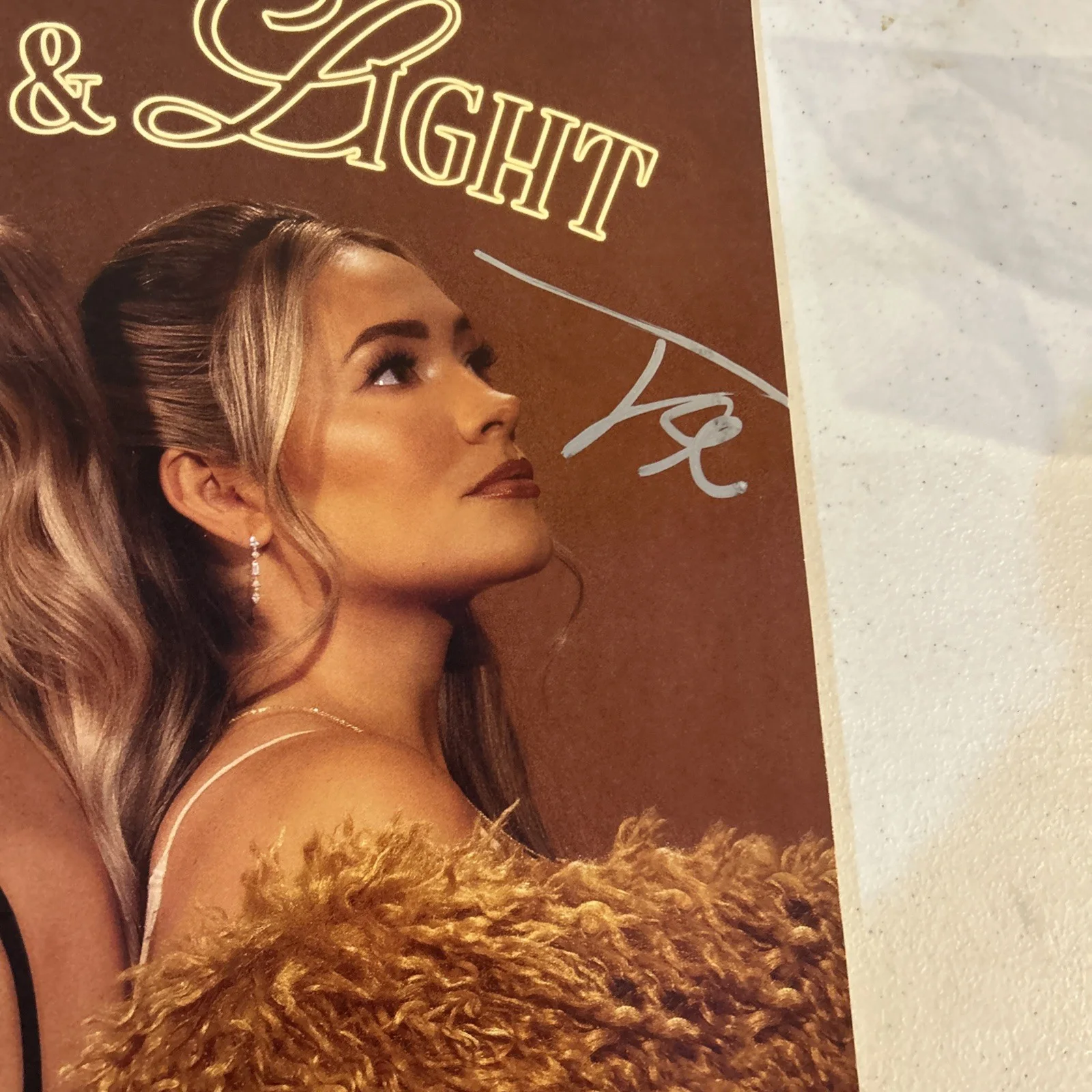 MADDIE & TAE SIGNED AUTOGRAPH VINYL ALBUM ACOA LOVE & LIGHT RECORD LP COUNTRY, изображение 5