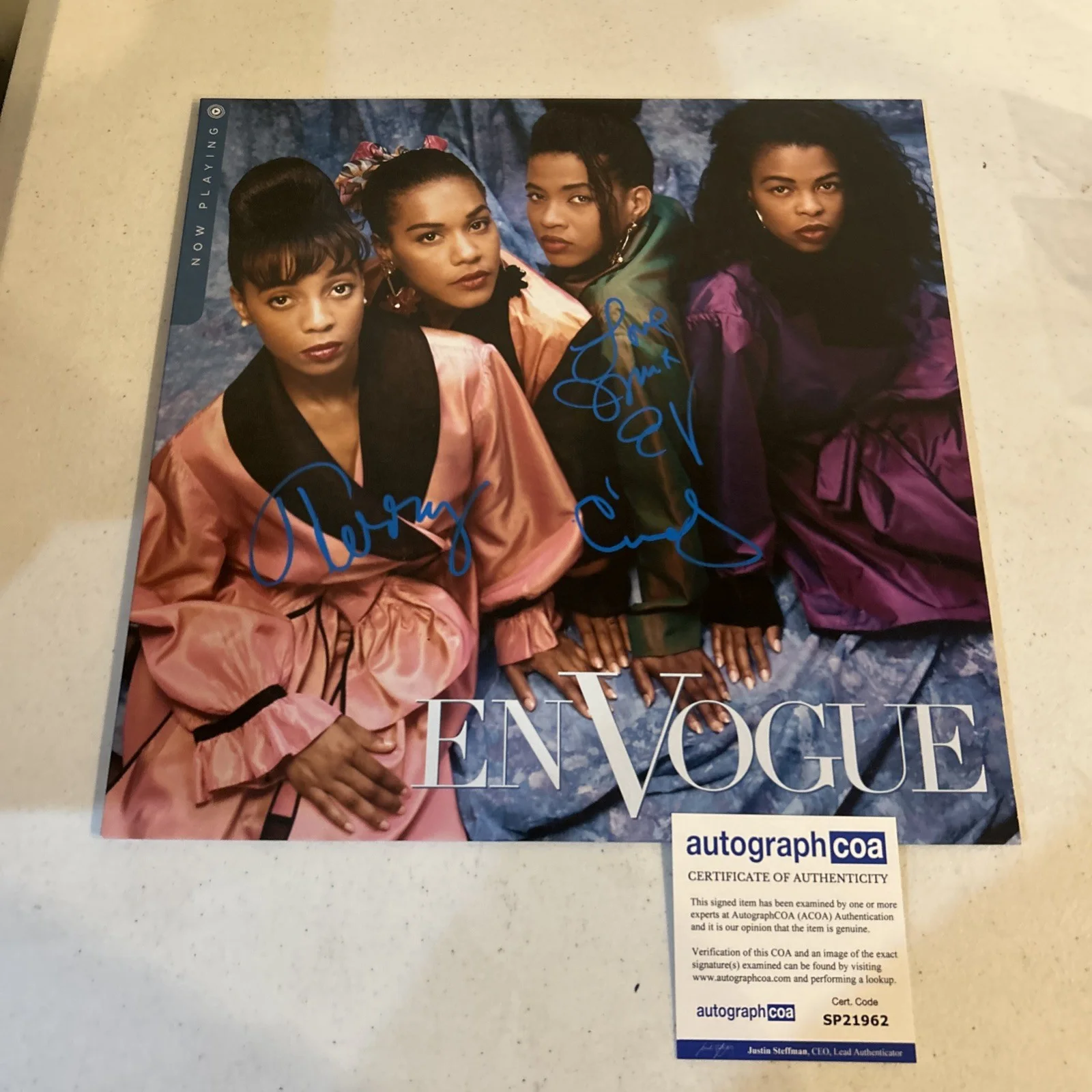 EN VOGUE SIGNED AUTOGRAPH VINYL ALBUM ACOA “ NOW PLAYING” RECORD LP, изображение 2