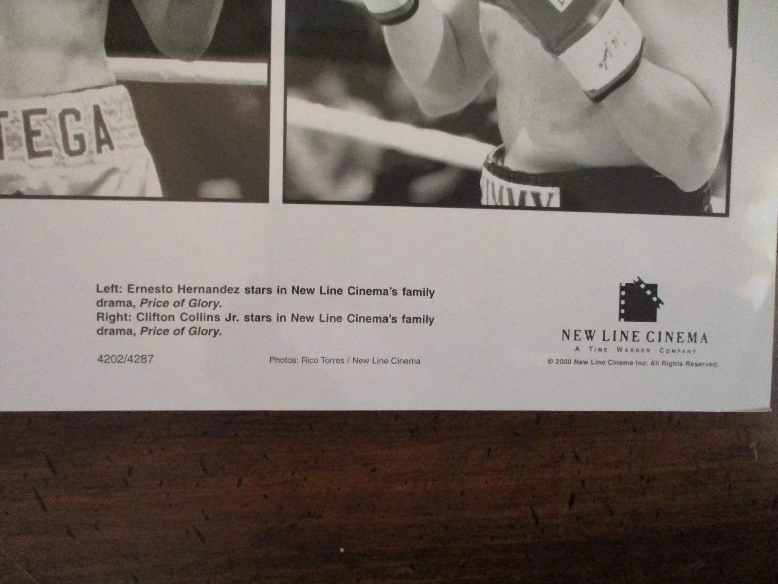 Ernesto Hernandez/Clifton Collins Jr(PRICE OF GLORY)2000 10 x8 Black/White Photo, изображение 2