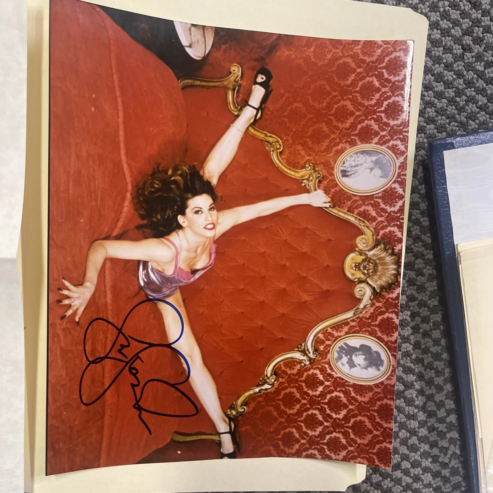 Gina Gershon — Gina Gershon autographed 8x10 Photo COA 1998, image 2