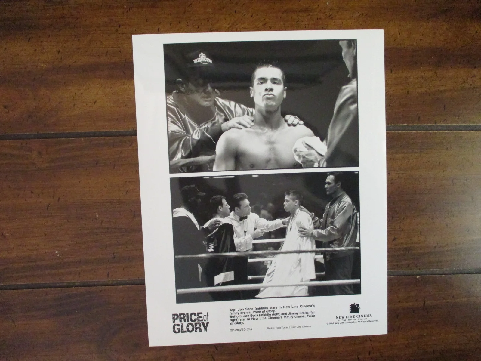 Jon Seda/Jimmy Smits(PRICE OF GLORY)2000 8 x 10 Glossy Black & White Press Photo, image 2