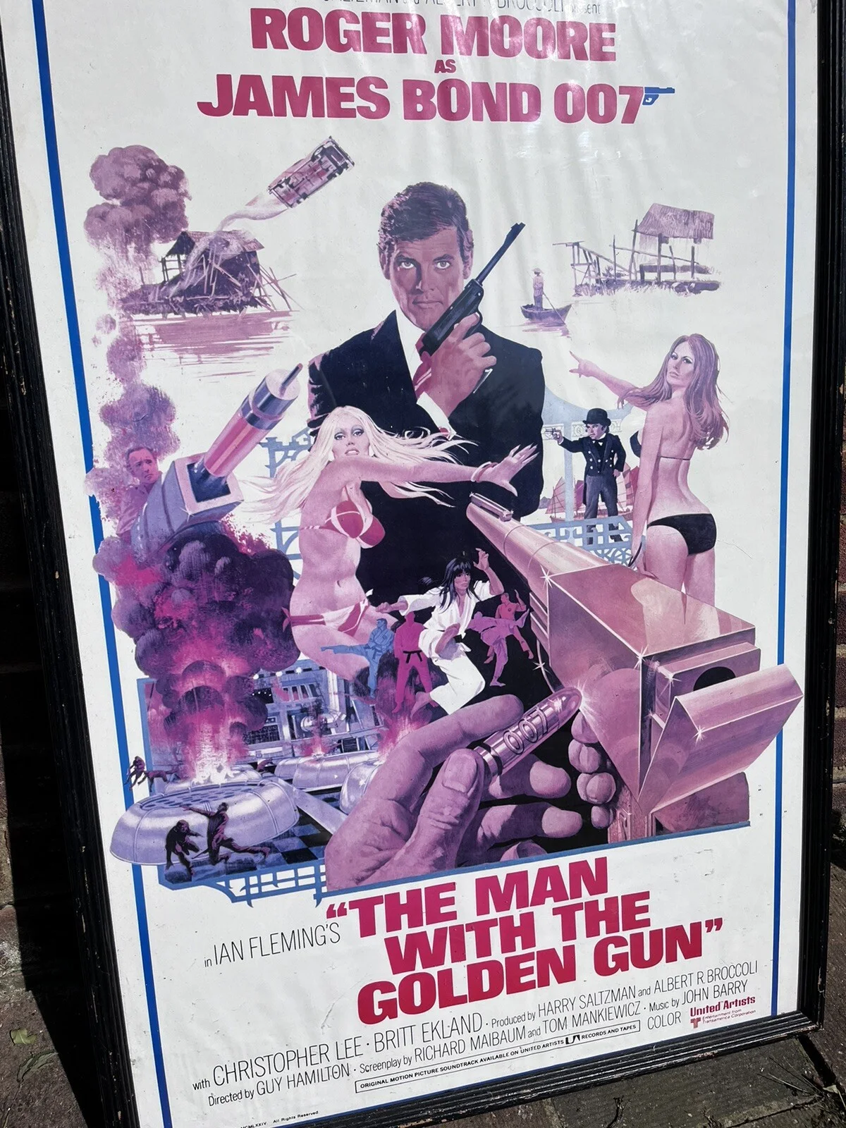 James Bond 007 - The Man With The Golden Gun, Framed & Glazed Poster, изображение 2