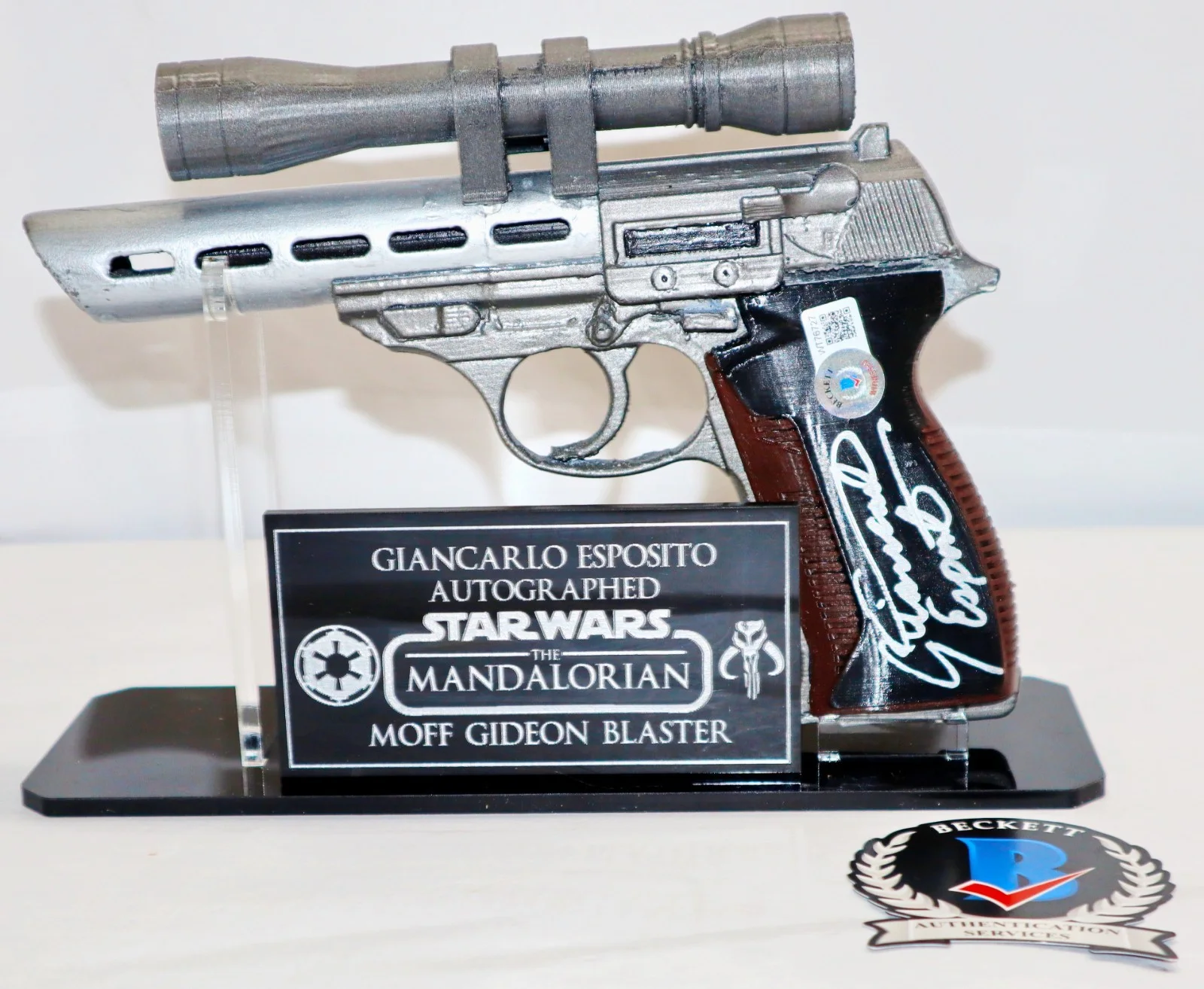 Giancarlo Esposito — 🔥 Giancarlo Esposito Signed Mandalorian Moff Gideon Gun Blaster Prop Beckett, изображение 2