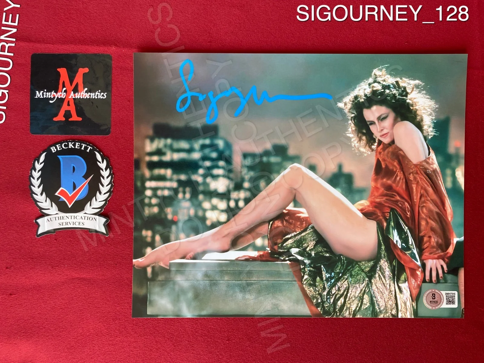 Sigourney Weaver — Sigourney Weaver autographed signed 8x10 photo Ghostbusters Dana Beckett COA