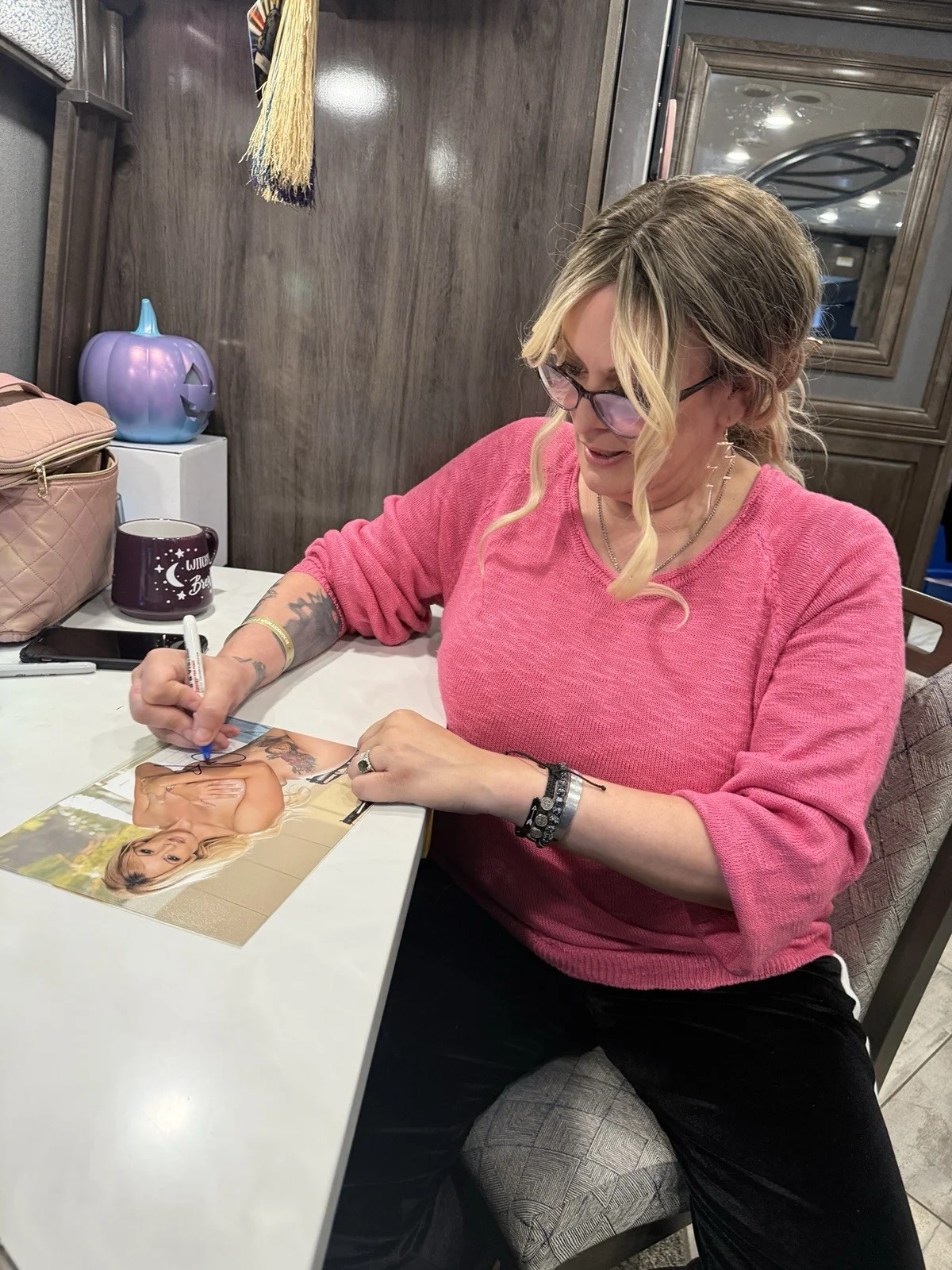 Stormy Daniels — STORMY DANIELS Signed ADULT STAR TRUMP Sexy 8x10 Photo Autograph BAS Beckett COA, изображение 2