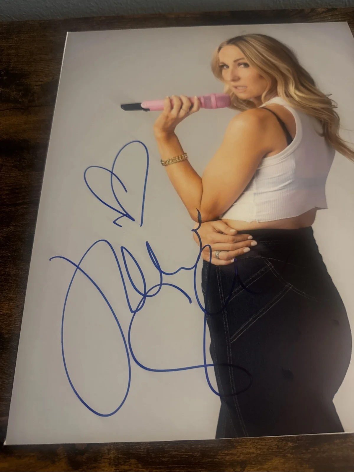 NIKKI GLASER SIGNED AUTOGRAPHED 11x14 PHOTO ROAST COMEDIAN BECKETT BAS, изображение 2