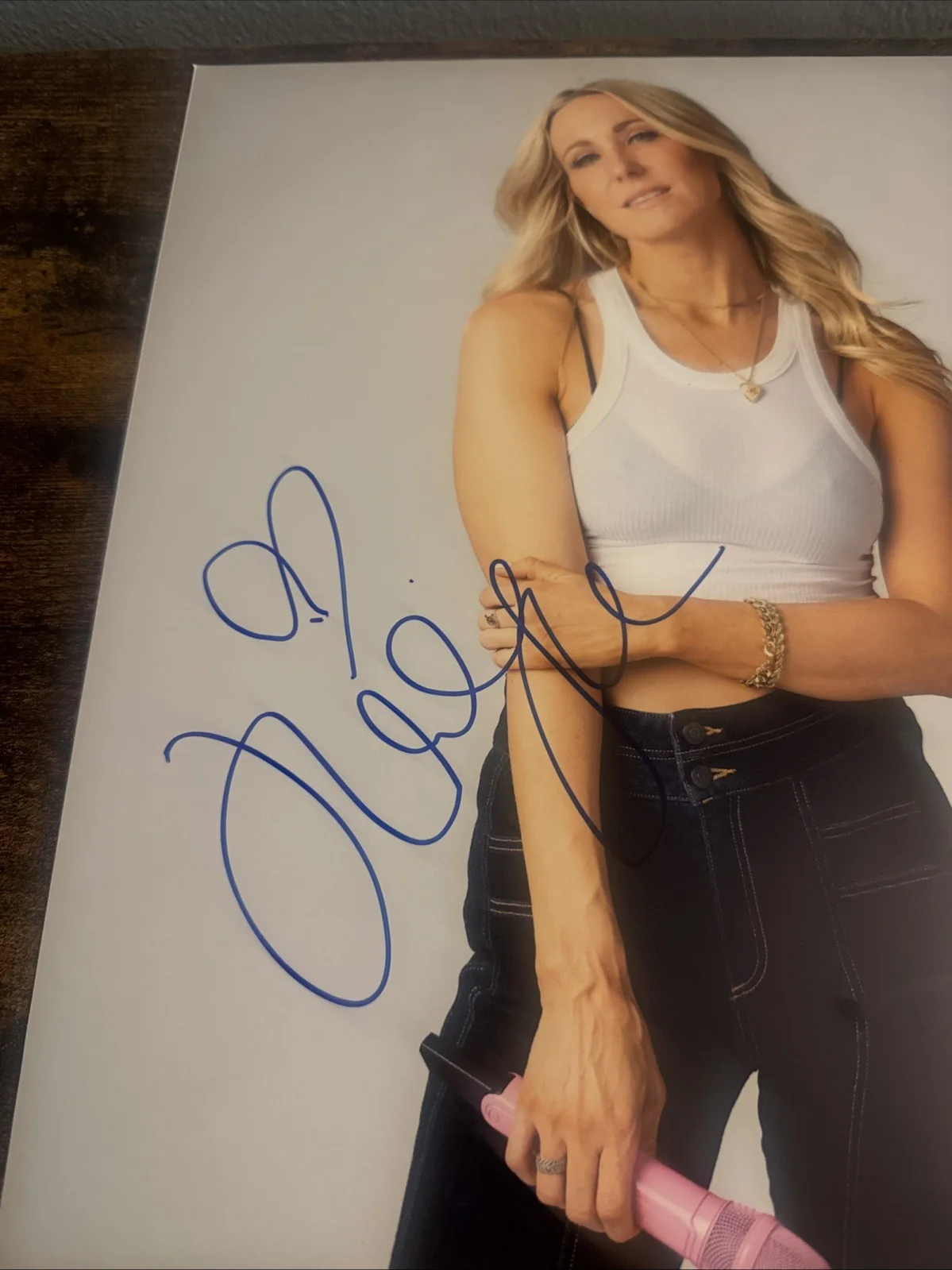 NIKKI GLASER SIGNED AUTOGRAPHED 11x14 PHOTO ROAST COMEDIAN BECKETT BAS, изображение 2