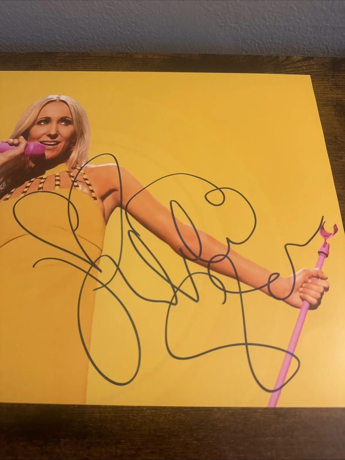 NIKKI GLASER SIGNED AUTOGRAPHED 11x14 PHOTO ROAST COMEDIAN BECKETT BAS, image 2
