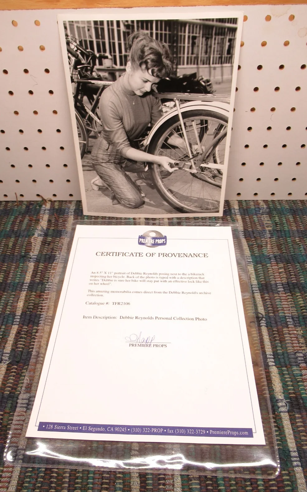 DEBBIE REYNOLDS PERSONALLY OWNED PUBLIC BICYCLE SAFETY PHOTO EARLY RELEASE W/COP, изображение 2