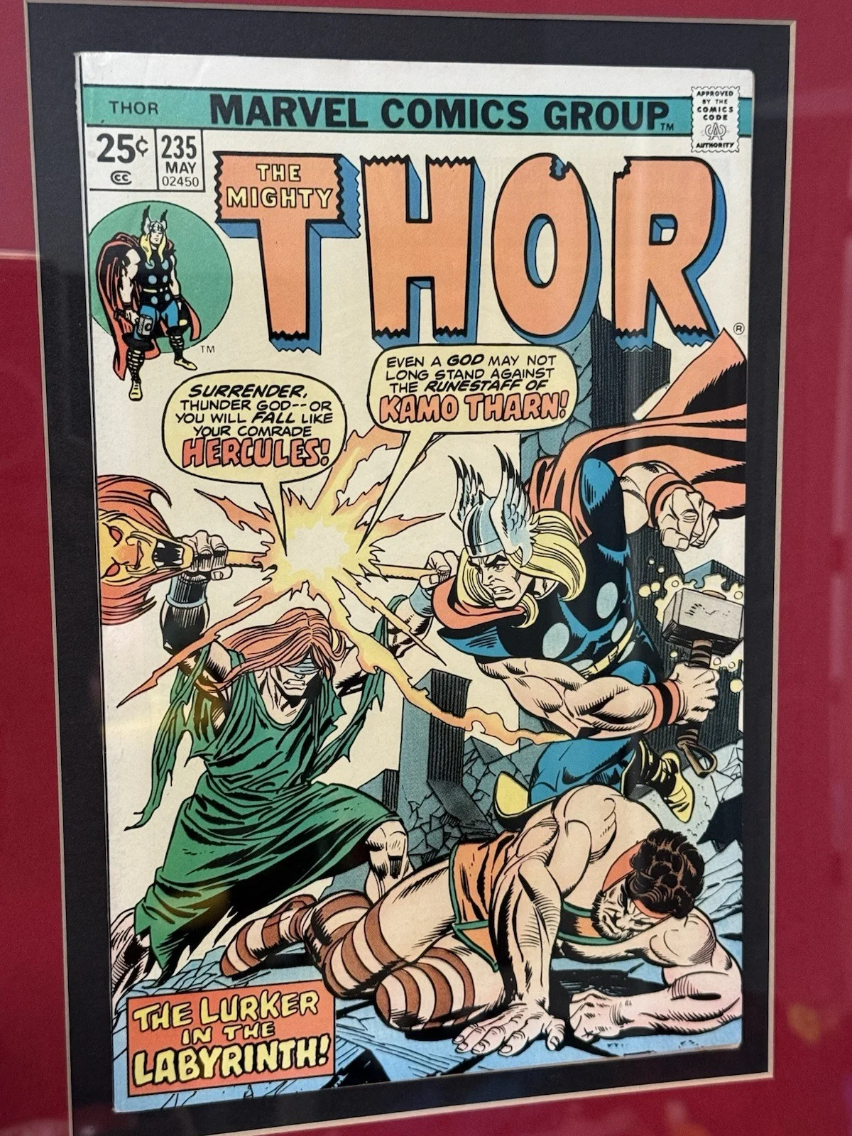 Stan Lee — Stan Lee Signed Thor Mask W/ Comic Book Professionally Framed PSA COA, image 5