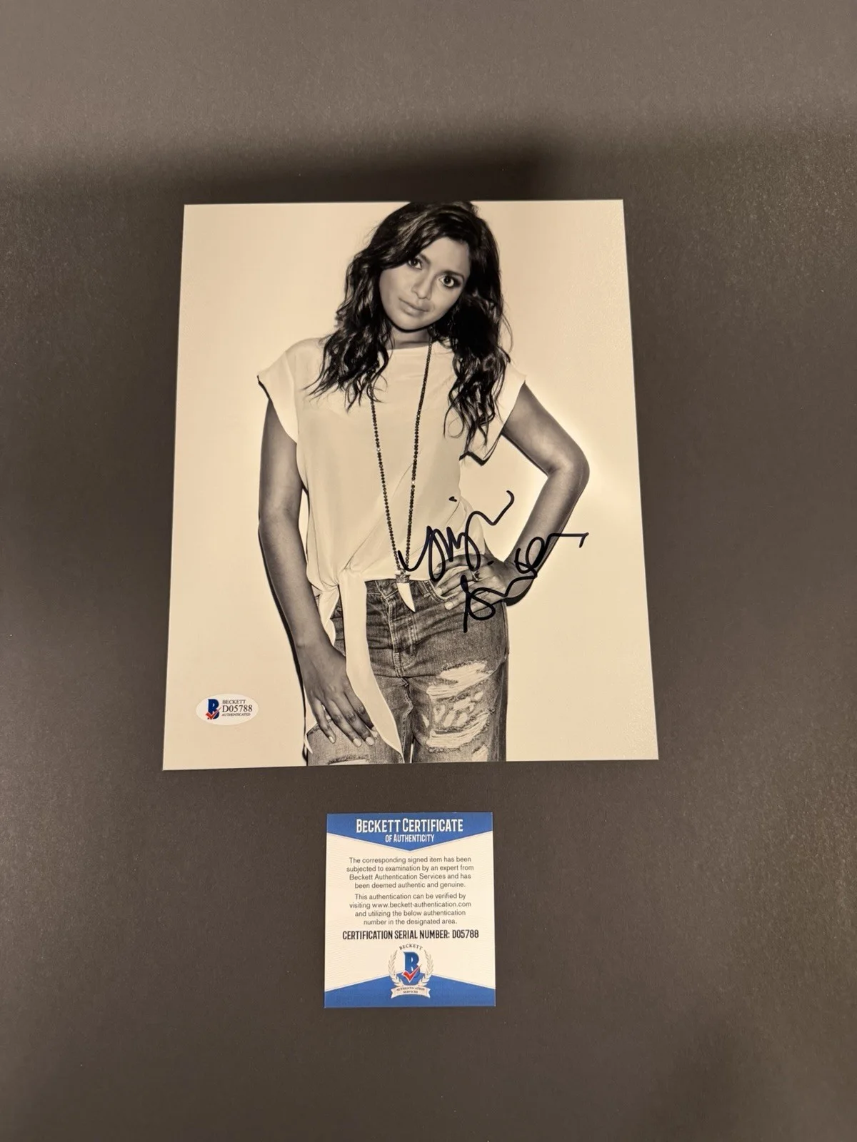 Tiya Sircar signed 8x10 BAS COA, изображение 2
