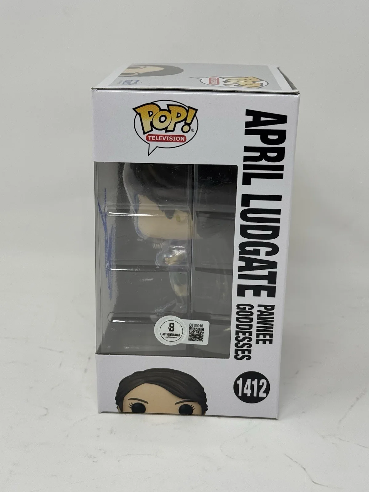 Aubrey Plaza — Aubrey Plaza Signed April Ludgate Funko Pop Parks and Recreation Beckett COA, изображение 4