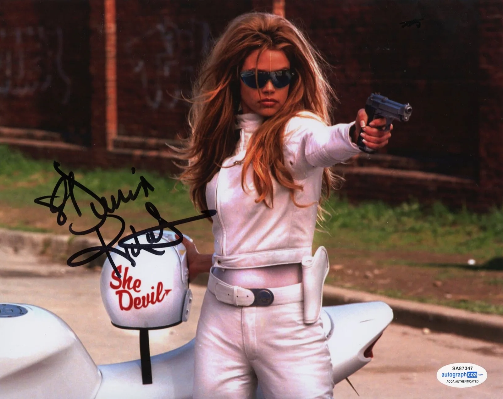 DENISE RICHARDS — Denise Richards signed "UNDERCOVER BROTHER" 8x10 Photo EXACT PROOF Sexy ACOA COA, image 4