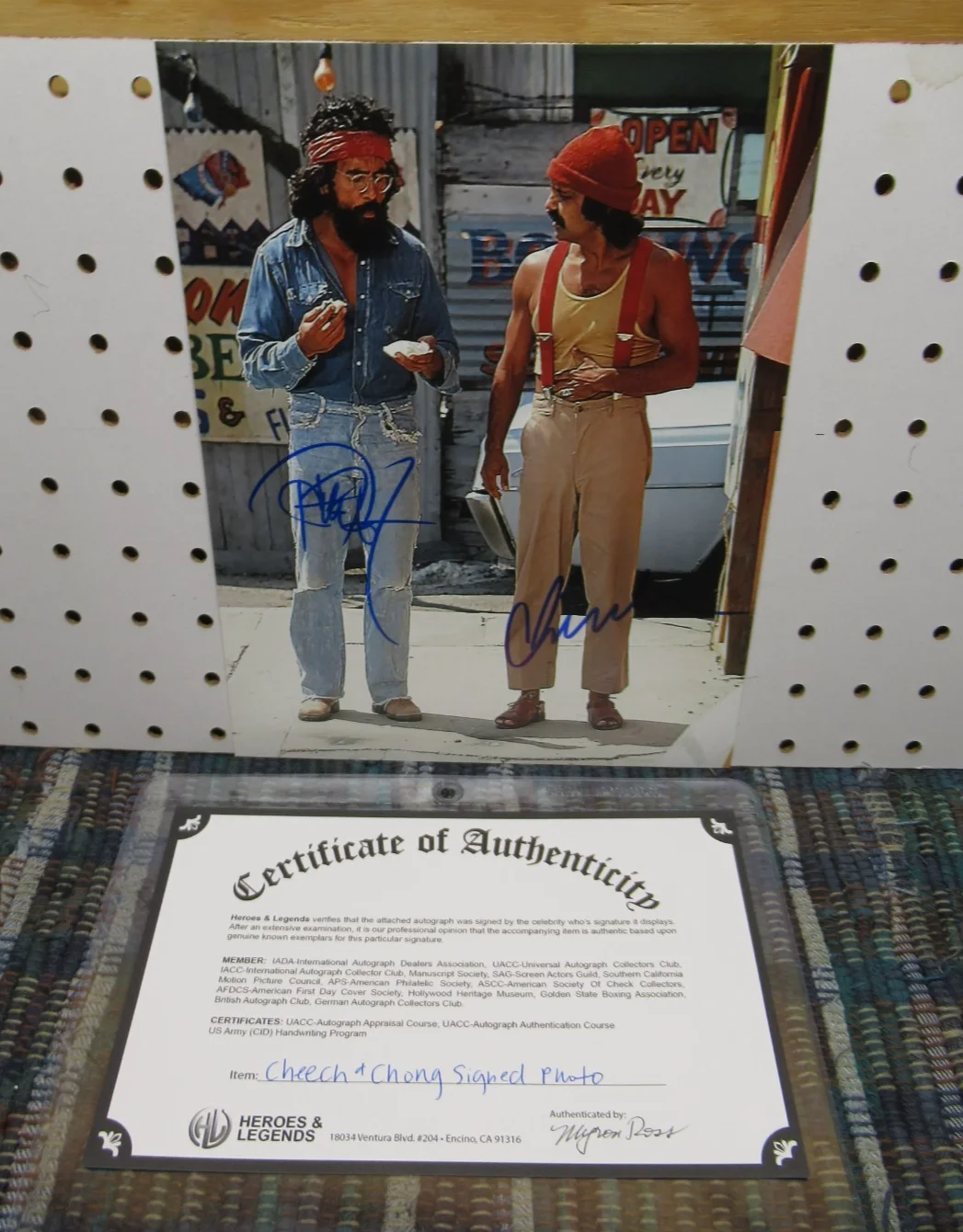 CHEECH, CHONG — CHEECH AND CHONG NICE DREAMS SIGNED 8"X10" PHOTO AUTOGRAPHED W COA, image 2