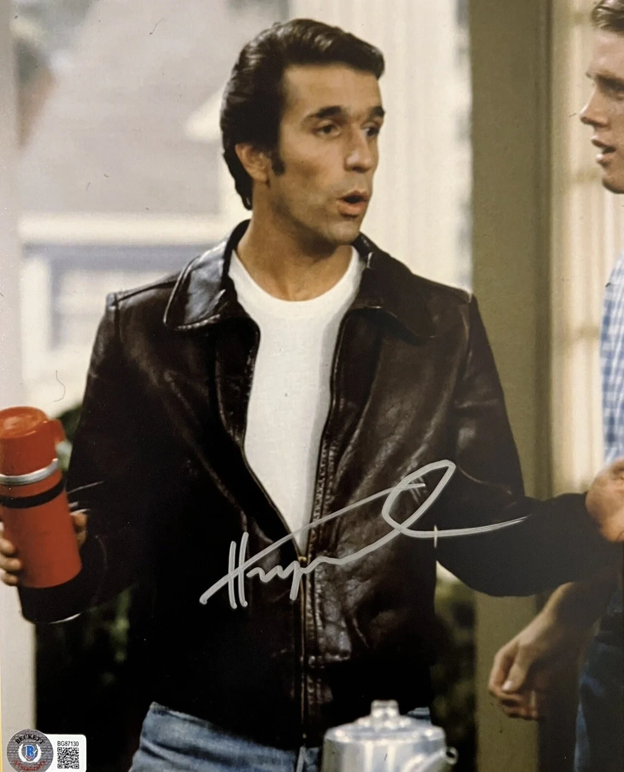 Henry Winkler — Henry Winkler Signed Photo With COA Fonzie Happy Days The Fonz