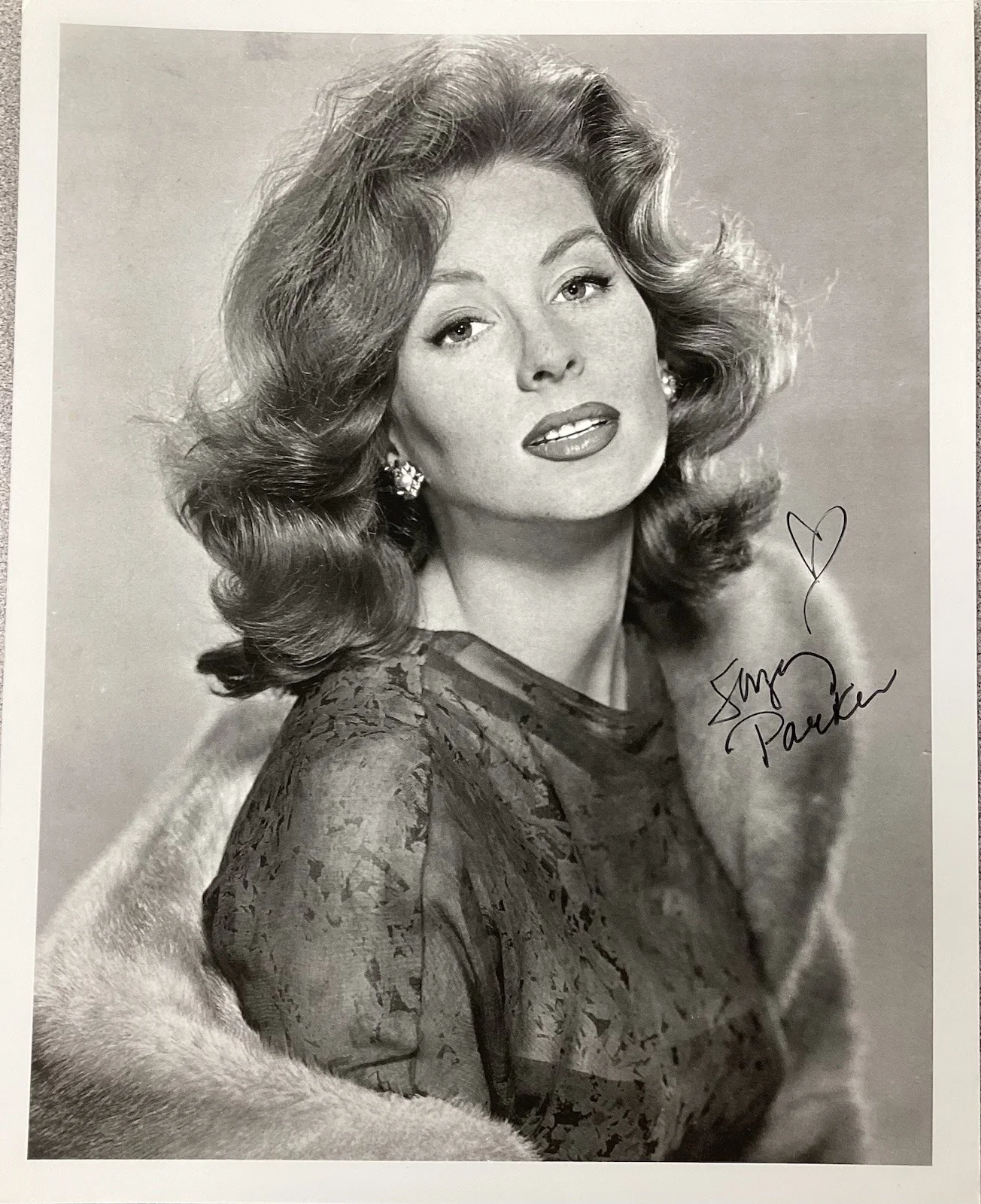 Suzy Parker — Suzy Parker Signed Photo 8x10 Hollywood Actor Autograph TPG #2