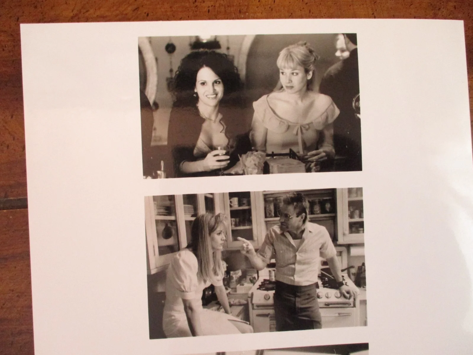 Tia Texada/Renee Zellweger("NURSE BETTY")2000 8 x 10 Black & White Press Photo, изображение 2