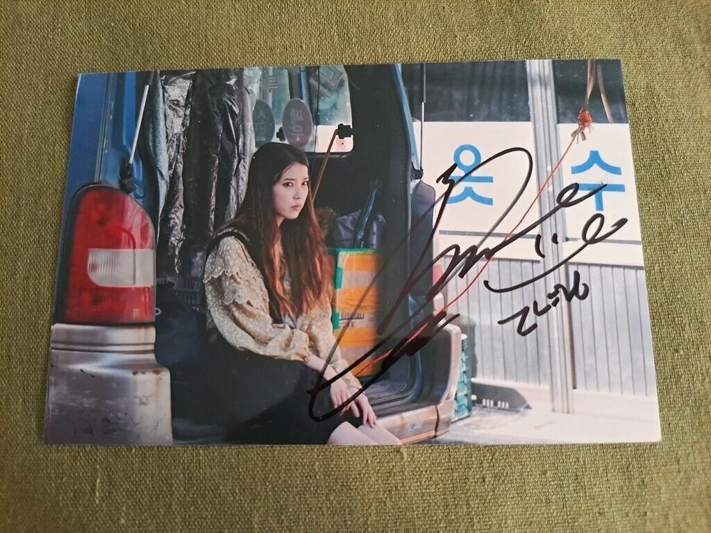 IU — 2022S IU Lee Ji Eun Autographed Signed Photo Autographs Collectibles 4*6, image 4