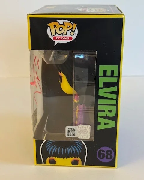 Elvira — Elvira Signed 40 Years Back Light Funko #68 Autographed OCCM COA, изображение 2