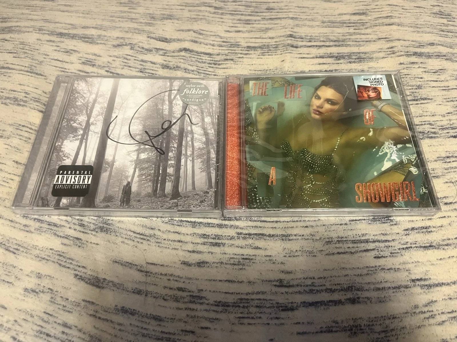 TAYLOR SWIFT SIGNED FOLKLORE CD AND SIGNED THE LIFE OF A SHOWGIRL CD, image 4