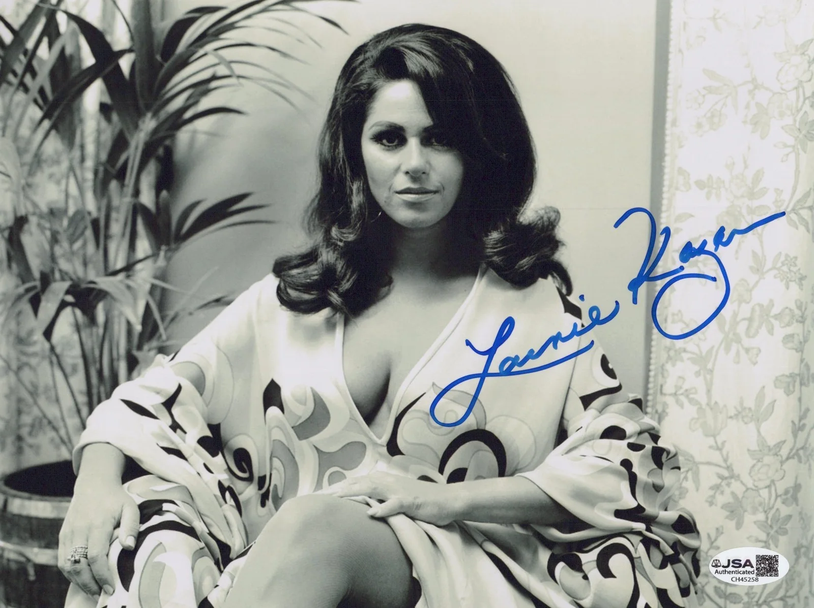 Lainie Kazan — LAINIE KAZAN Hand Signed 8x10 PHOTO ACTRESS & SINGER Autograph JSA COA CERT