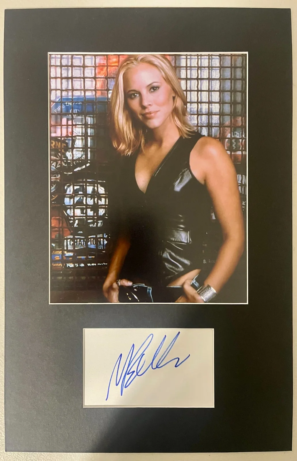 MARIA BELLO — Maria Bello Coyote Ugly matted signed index card with photo 11x17 #1 Lil