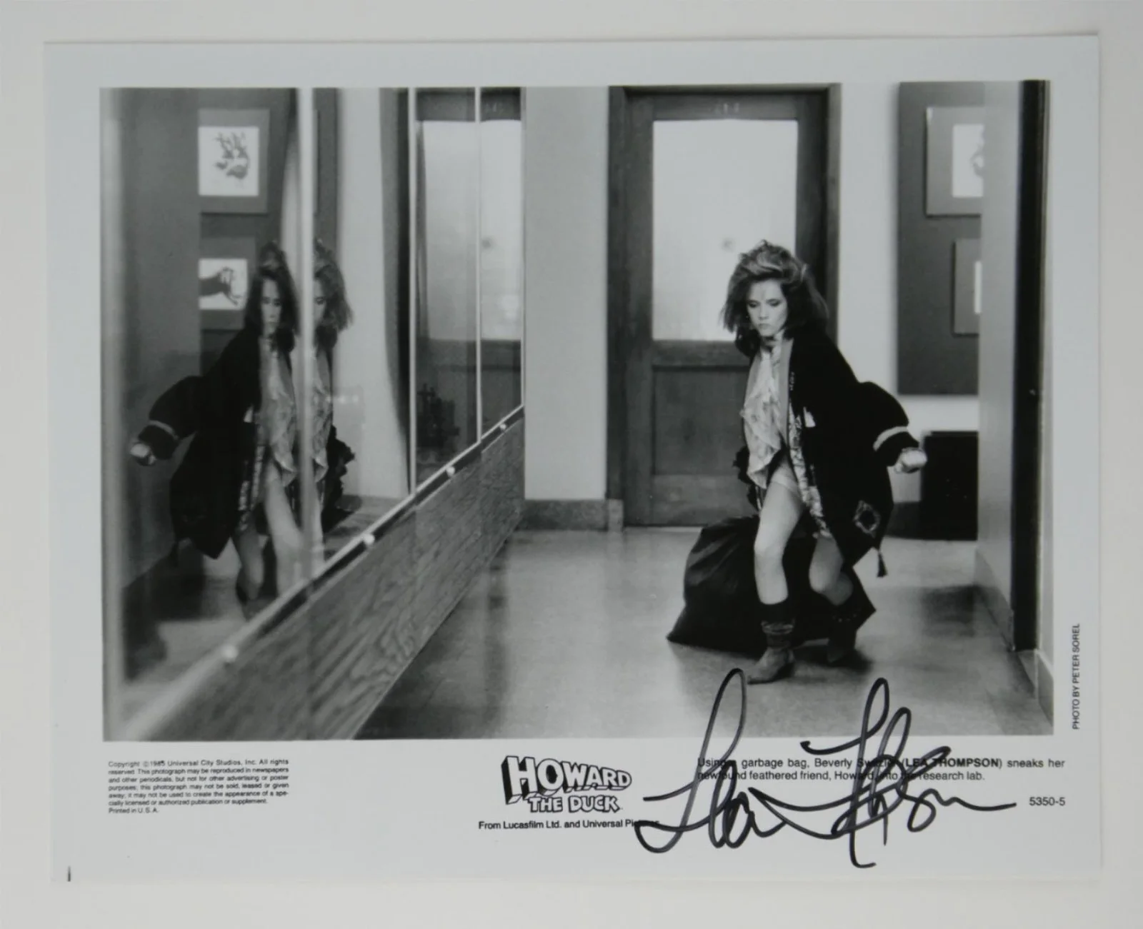 Lea Thompson — Lea Thompson Signed B&W 8x10 Promo Howard The Duck Autographed