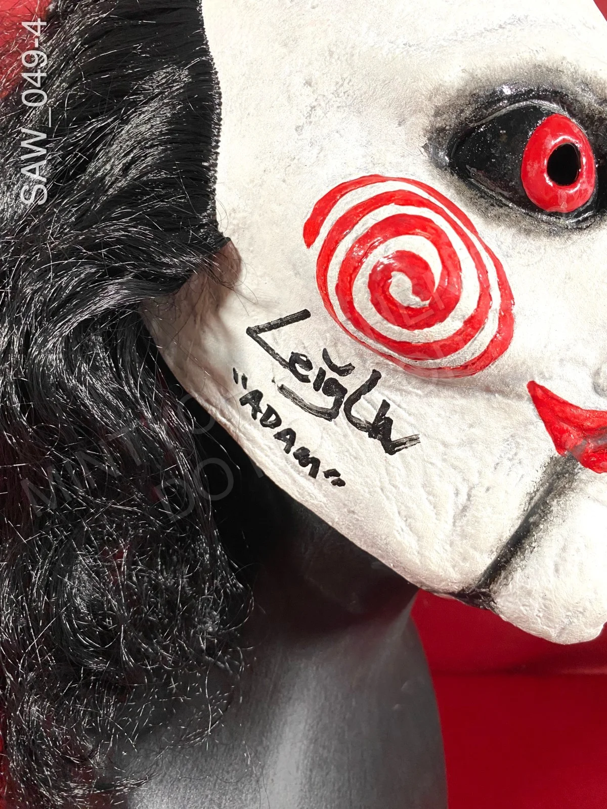Tobin Bell, Leigh Whannell — Tobin Bell and Leigh Whannell Saw signed Jigsaw mask Beckett COA horror, изображение 4