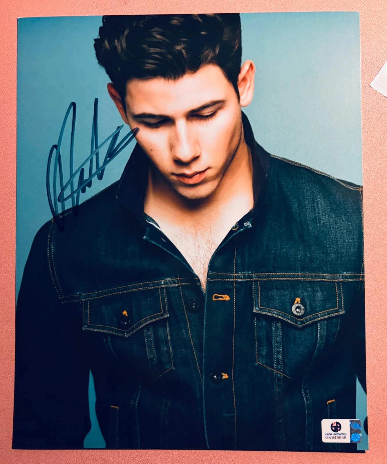 Nick Jonas Signed•Color 8 x 10 Photograph• Autographed w/ GLOBAL AUTHENTICS CERT, image 2