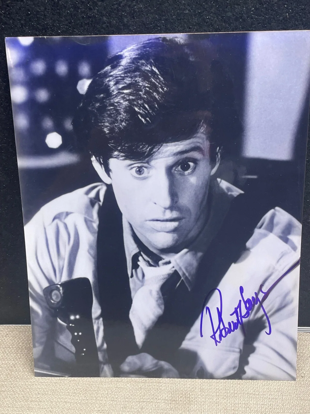 Robert hays — Robert Hays Autographed Photograph from Airplane Still photo B&W 8x10, изображение 3