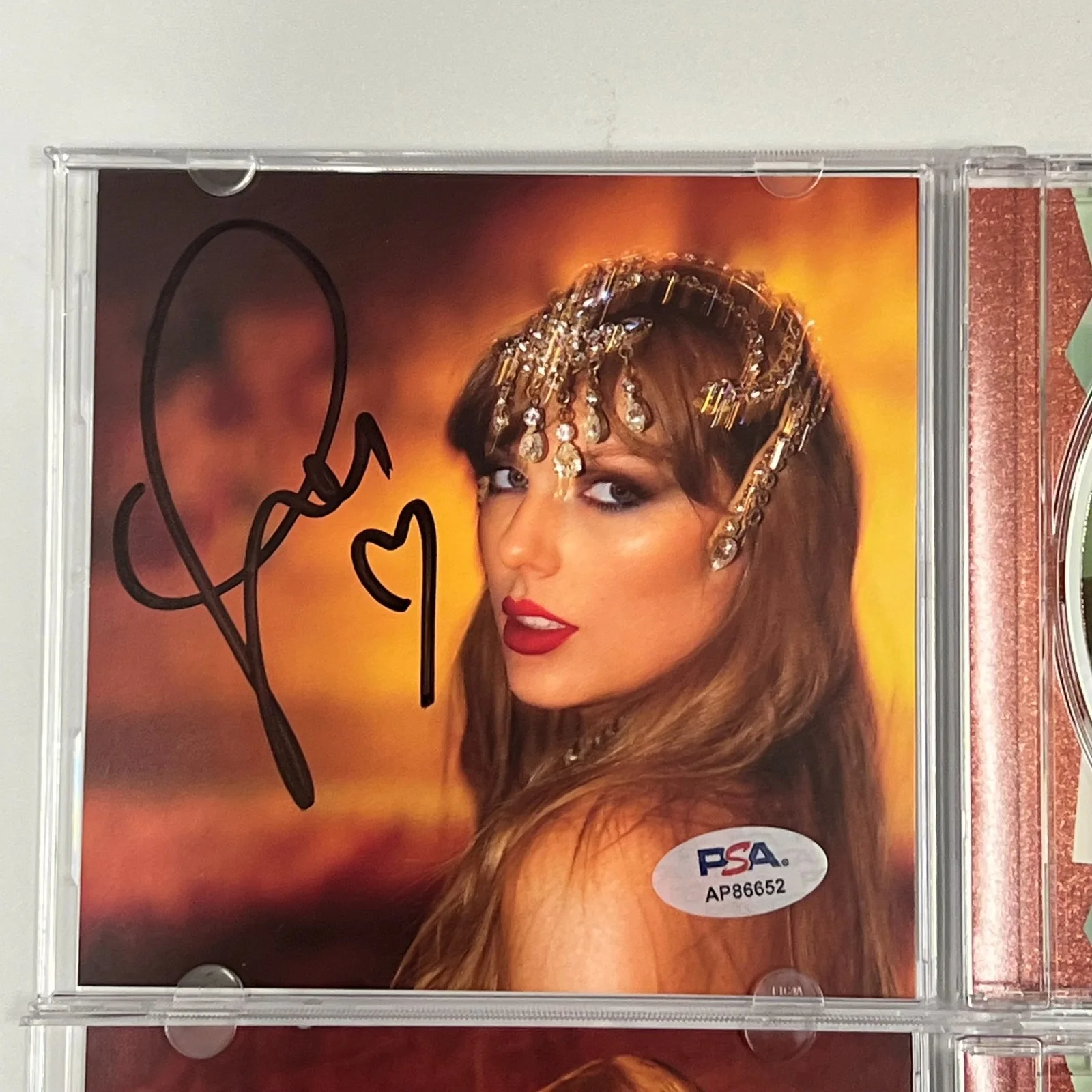 Taylor Swift — Taylor Swift Signed CD Cover Bundle PSA/DNA The Life of a Showgirl, изображение 2