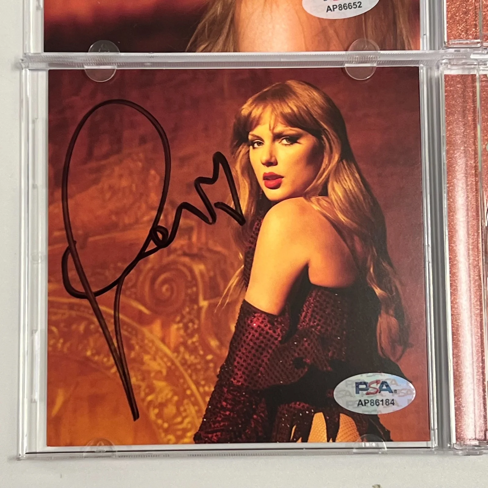 Taylor Swift — Taylor Swift Signed CD Cover Bundle PSA/DNA The Life of a Showgirl, изображение 4